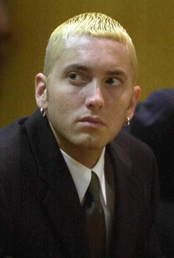 Eminem fue condenado a dos años en libertad condicional por realizar amenazas con un arma. 