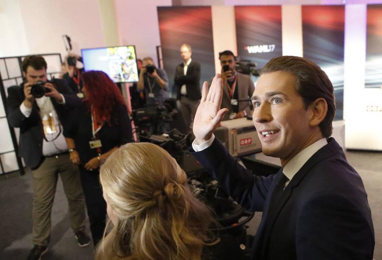 Sebastian Kurz llega a las primeras declaraciones de TV después de las elecciones generales de Austria en Viena. 