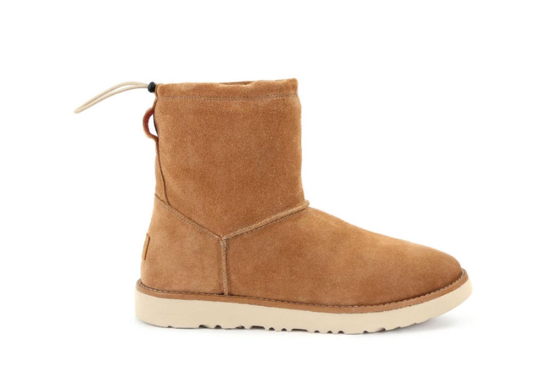Bota de Ugg. Ajustables a la zona del tobillo, en color camel y con tecnología waterproof. Perfectas para los días de más frío (Precio: 200 euros)