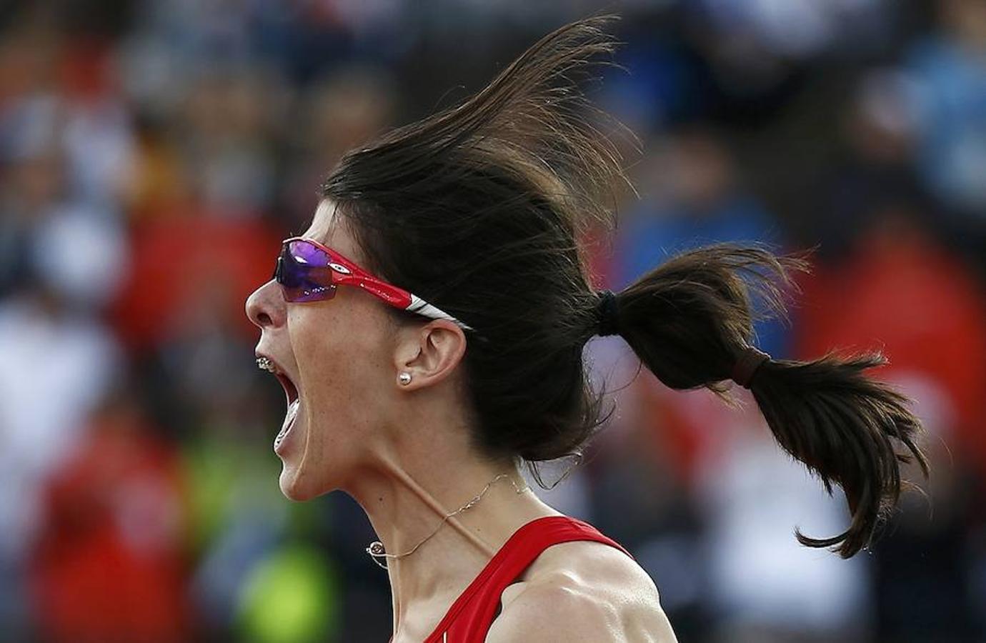 Después de ganar la final de salto de altura femenino en el Campeonato Europeo de Atletismo en Helsinki (junio de 2012). 