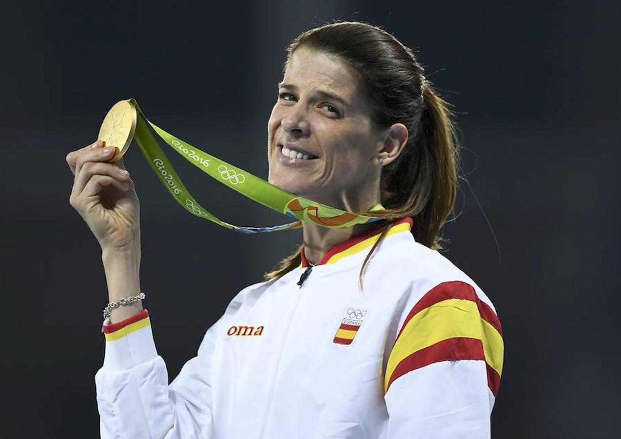 En el Estadio Letzigrund de Zurich, Suiza, Ruth Beitia de España gana a las mujeres de salto de altura (septiembre, 2016). 