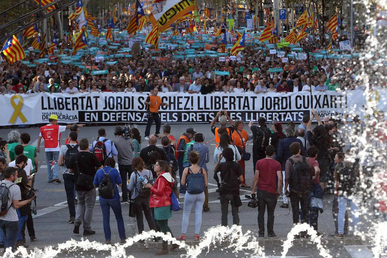Al frente de la manifestación han estado Forcadell y Junqueras. 