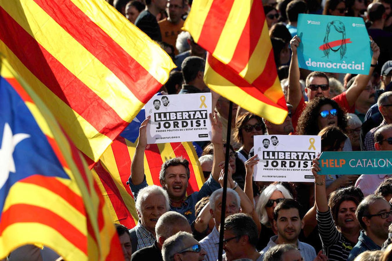 Al frente de la manifestación han estado Forcadell y Junqueras. 