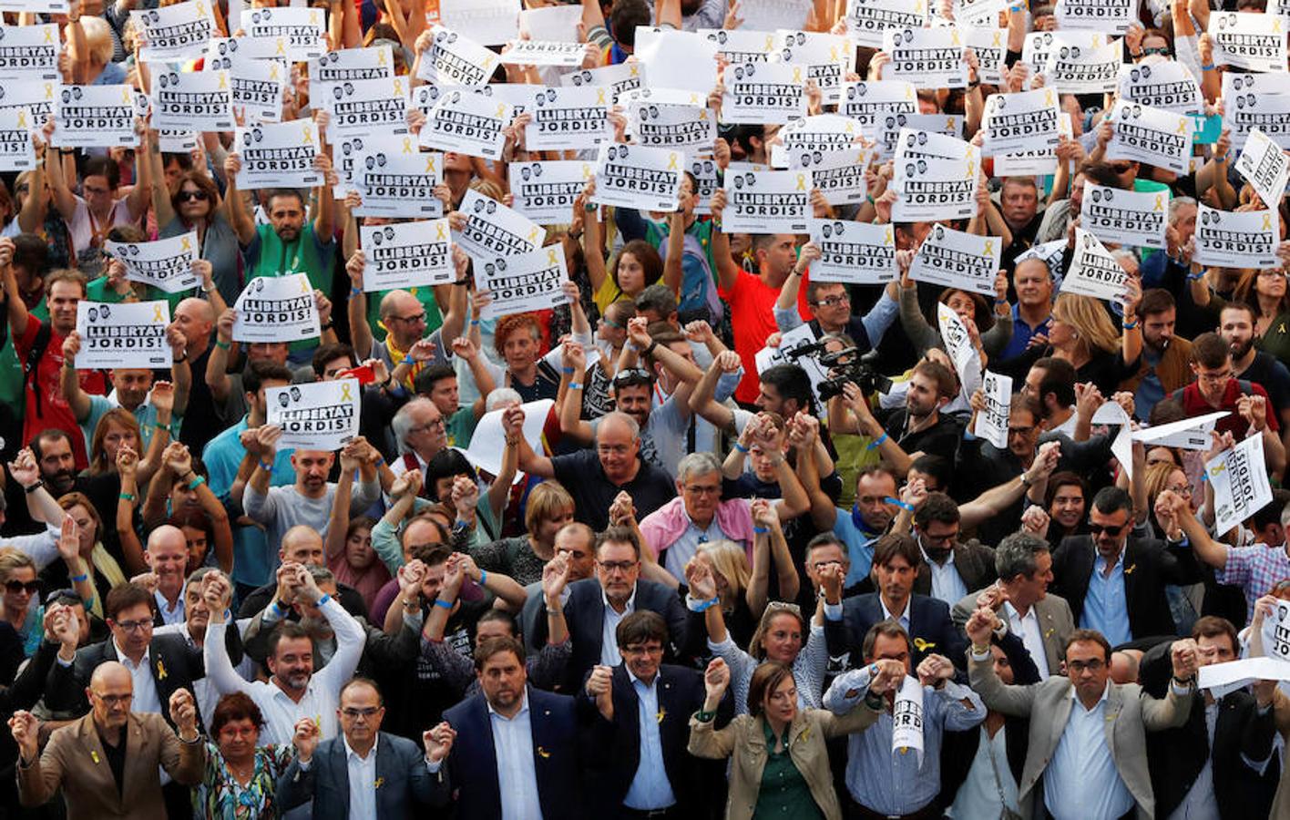 Al frente de la manifestación han estado Forcadell y Junqueras. 