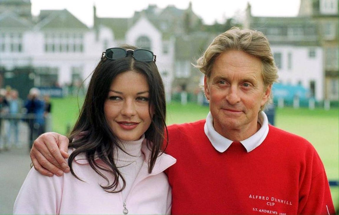 Está casa con Michael Douglas desde el año 2000, lo que convierte a esta pareja de actores como una de las más estables del mundo del cine. 
