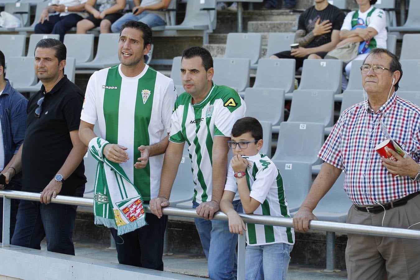 Así vivió la grada el primer partido de Merino en El Arcángel