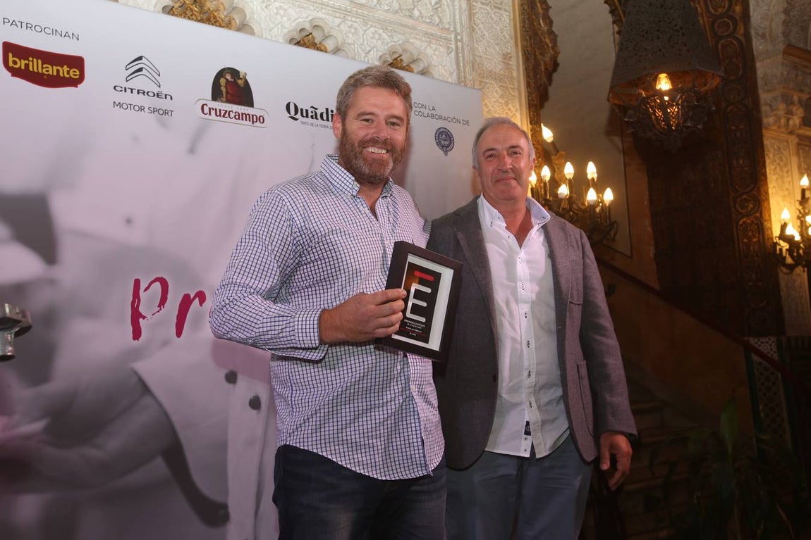 Los premiados recogen su galardón y agradecen el reconocimiento