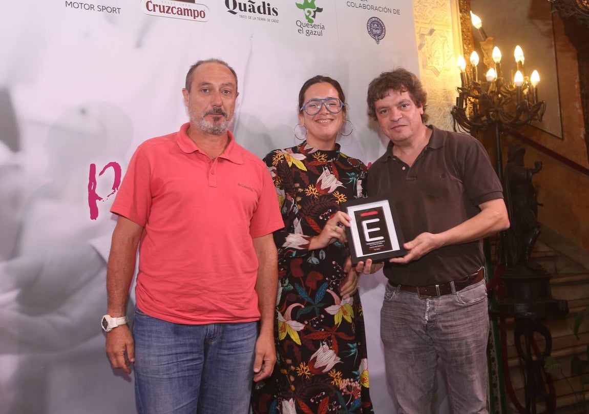 Los premiados recogen su galardón y agradecen el reconocimiento