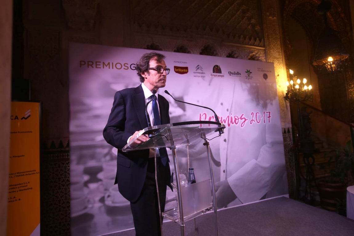 Los premiados recogen su galardón y agradecen el reconocimiento