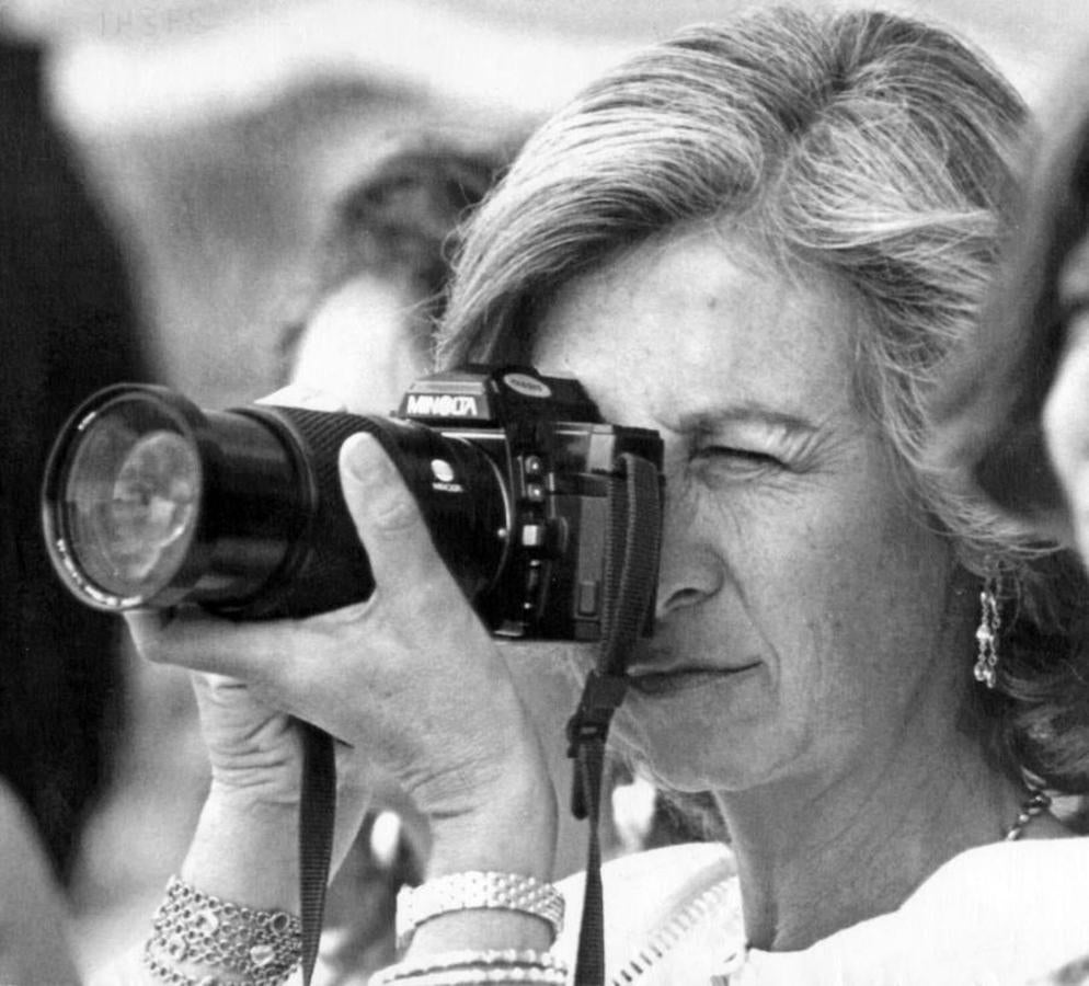 La única diferencia es que ahora lo hace de forma privada y la mayor parte de sus actividades no figuran en la agenda de la Familia Real que Zarzuela envía todas las semanas a los medios de comunicación. 