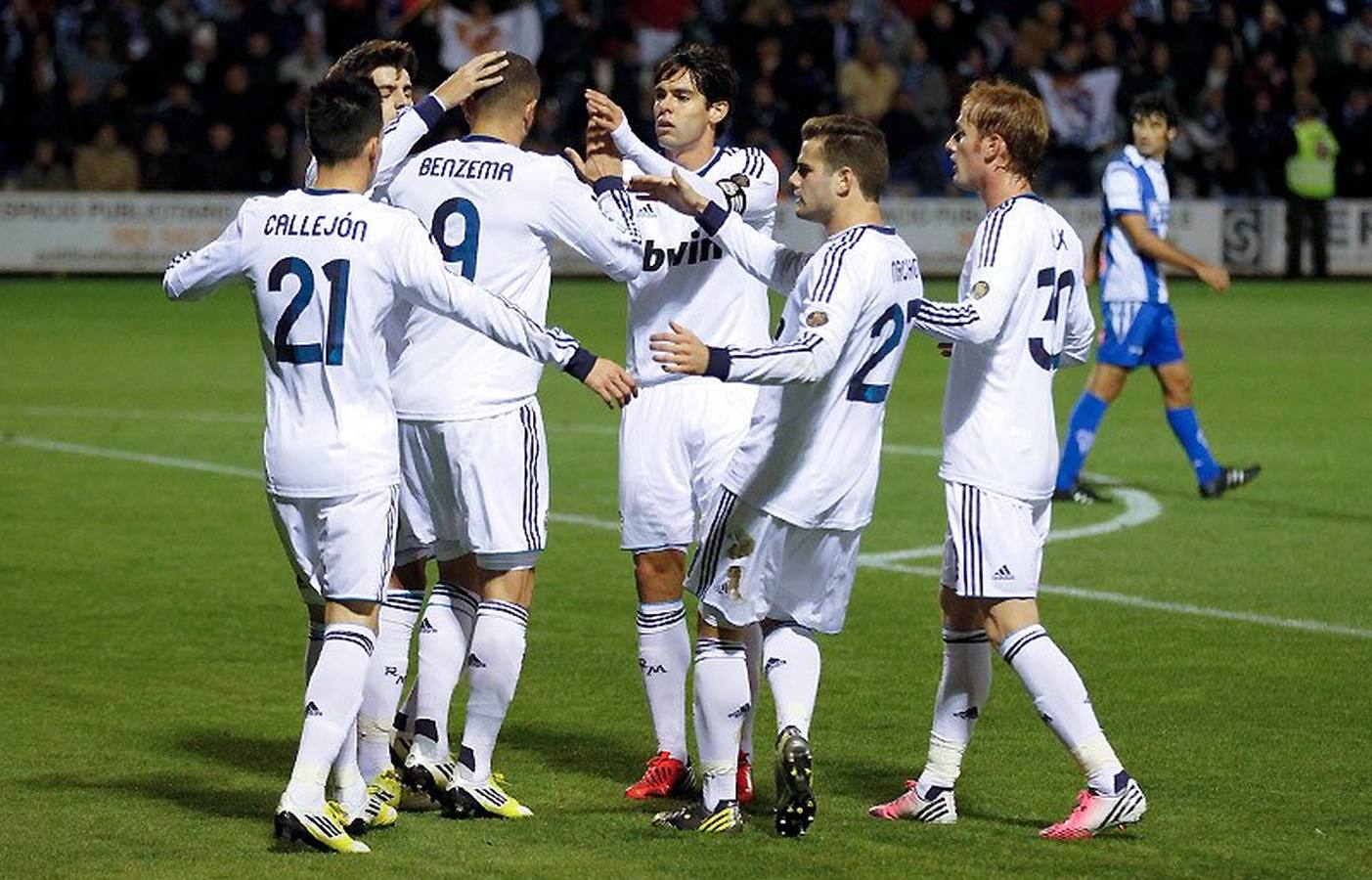 Celebrando uno de los goles en la Copa del Rey ante el Alcoyano. Sale junto a Benzema, Morata, Callejón, Kaká y Nacho.