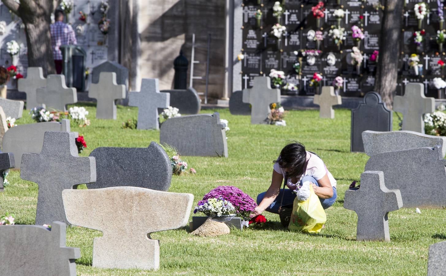 Multitudinaria visita al Cementerio Mancomunado de Chiclana