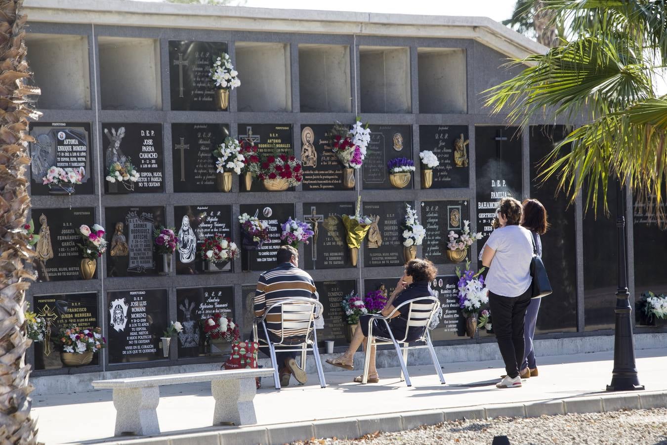 Multitudinaria visita al Cementerio Mancomunado de Chiclana