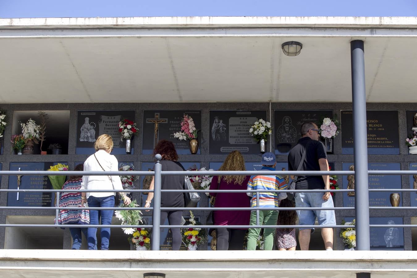 Multitudinaria visita al Cementerio Mancomunado de Chiclana