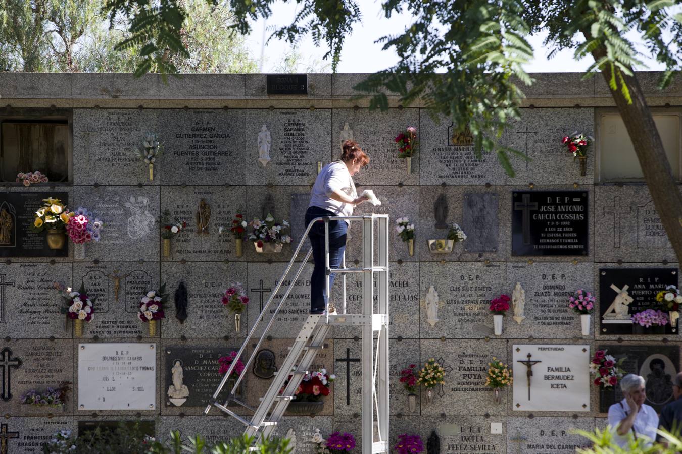 Multitudinaria visita al Cementerio Mancomunado de Chiclana