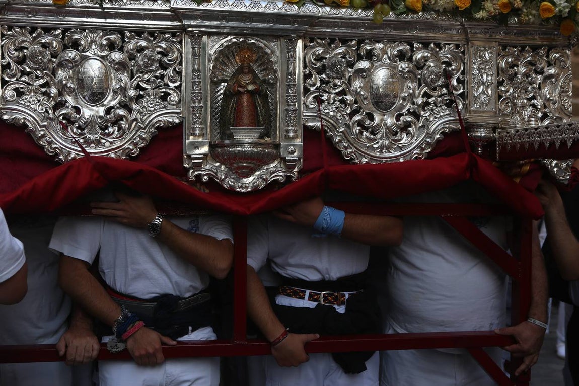 La procesión de la Virgen de La Palma de Cádiz, en imágenes