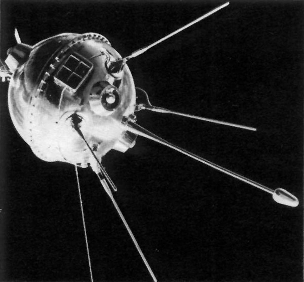 Sonda Luna-1. Equipada con muchos instrumentos científicos, su misión era impactar contra la Luna después de enviar datos, pero no tuvo éxito. 