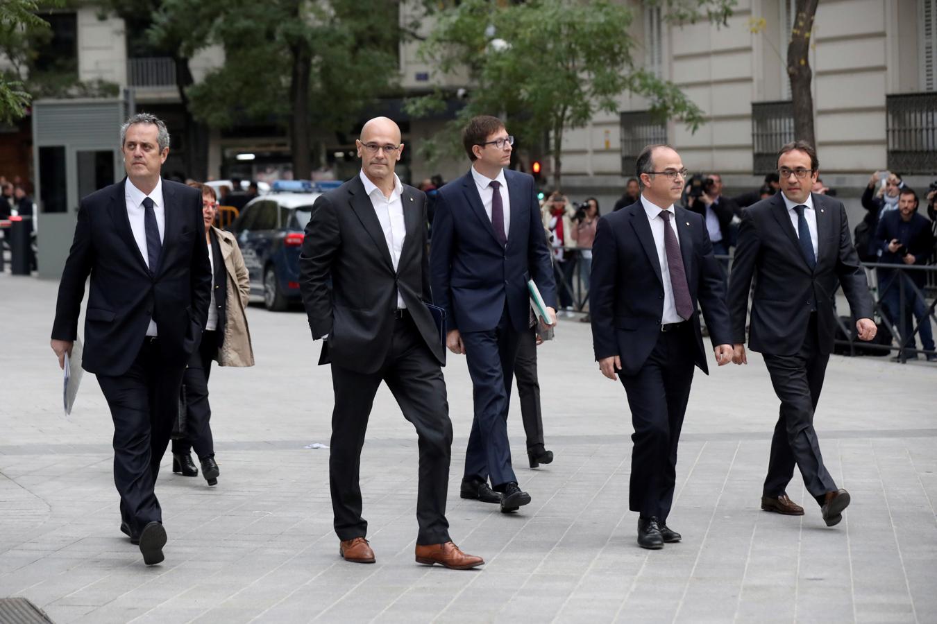 Los exmiembros del Govern parece que han llegado en formación. 