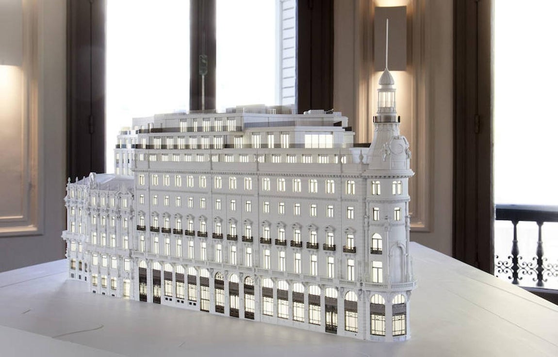 10.. Maqueta de uno de los alzados del Centro Canalejas