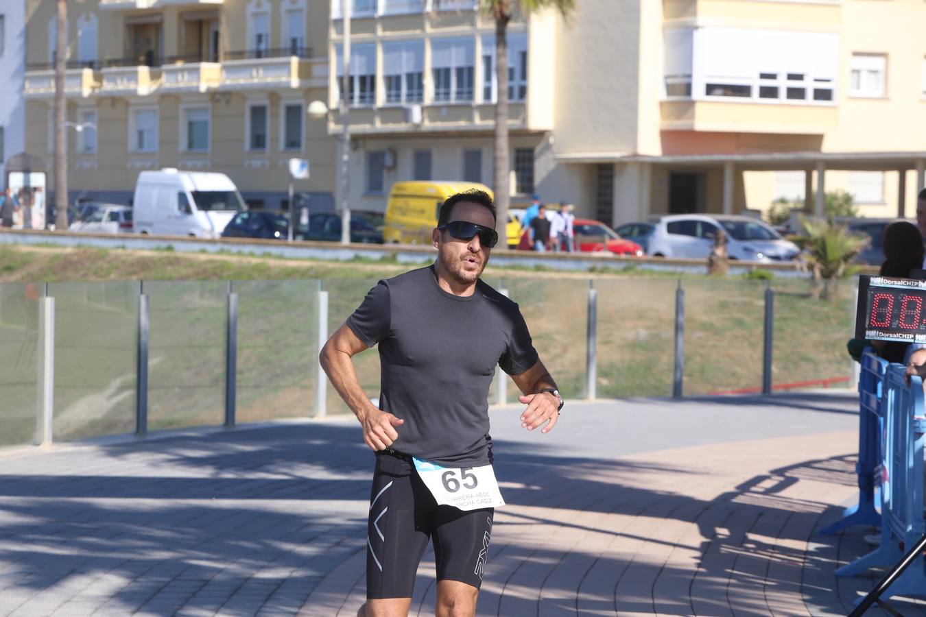 Búscate en la IV Carrera contra el cáncer de Cádiz (I)