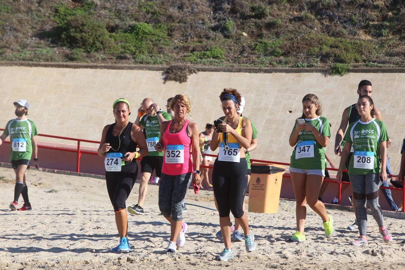 Búscate en la IV Carrera contra el cáncer de Cádiz (I)