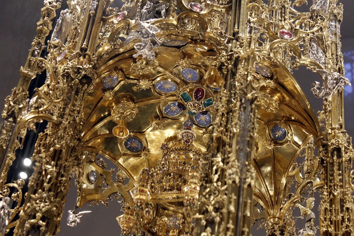 La exposición de Cisneros en la catedral de Toledo, en imágenes