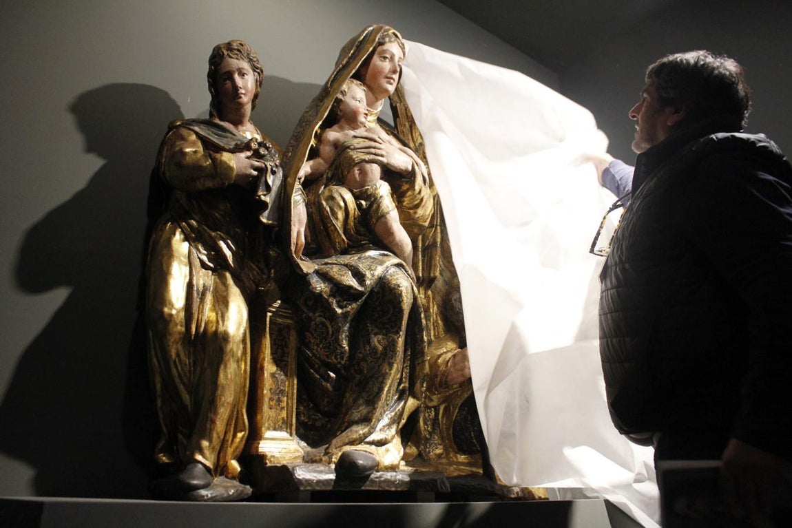 La exposición de Cisneros en la catedral de Toledo, en imágenes
