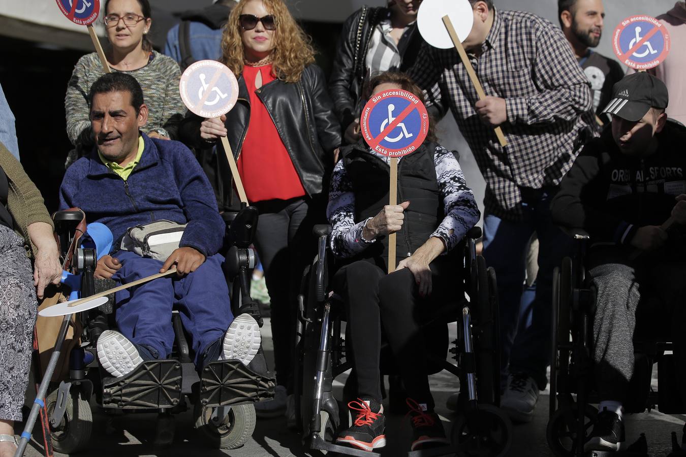 Protesta por una Sevilla accesible a todos
