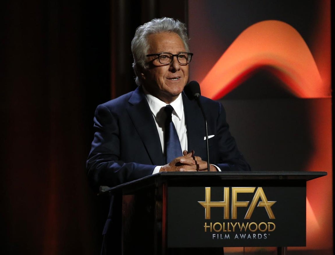 Dustin Hoffman. El doble ganador del Óscar y elogiado actor, Dustin Hoffman, también ha sido señalado por dos presuntos casos de abuso y acoso sexual. La escritora Anna Graham Hunter aseguró que el actor la manoseó cuando era una becaria de 17 años en 1985, mientras que la guionista y autora de teatro Wendy Riss Gatsiounis detalló varios incidentes de acoso sexual ocurridos a comienzos de su carrera y en los que Hoffman era el agresor.