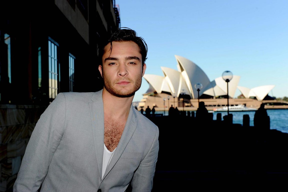 Ed Westwick. La actriz Kristina Cohen ha asegurado que fue violada hace tres años por Ed Westwick, conocido por la serie «Gossip Girl», una denuncia que fue desmentida de pleno por el actor a través de un comunicado. «No conozco a esta mujer. Nunca me he sobrepasado de ninguna manera con ninguna mujer. Desde luego, no he violado a nadie», apuntó. La actriz Aurélie Wynn también ha asegurado que Westwick la violó en julio de 2014: «Le dije que no y me empujó bocabajo. Yo llevaba un bañador de una pieza que él rompió. Yo estaba "en shock" completamente».
