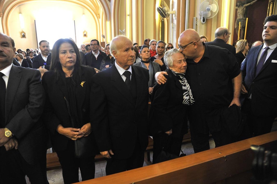 Paz Padilla, Bigote Arrocet y Manolo Sarria despiden a Chiquito de la Calzada