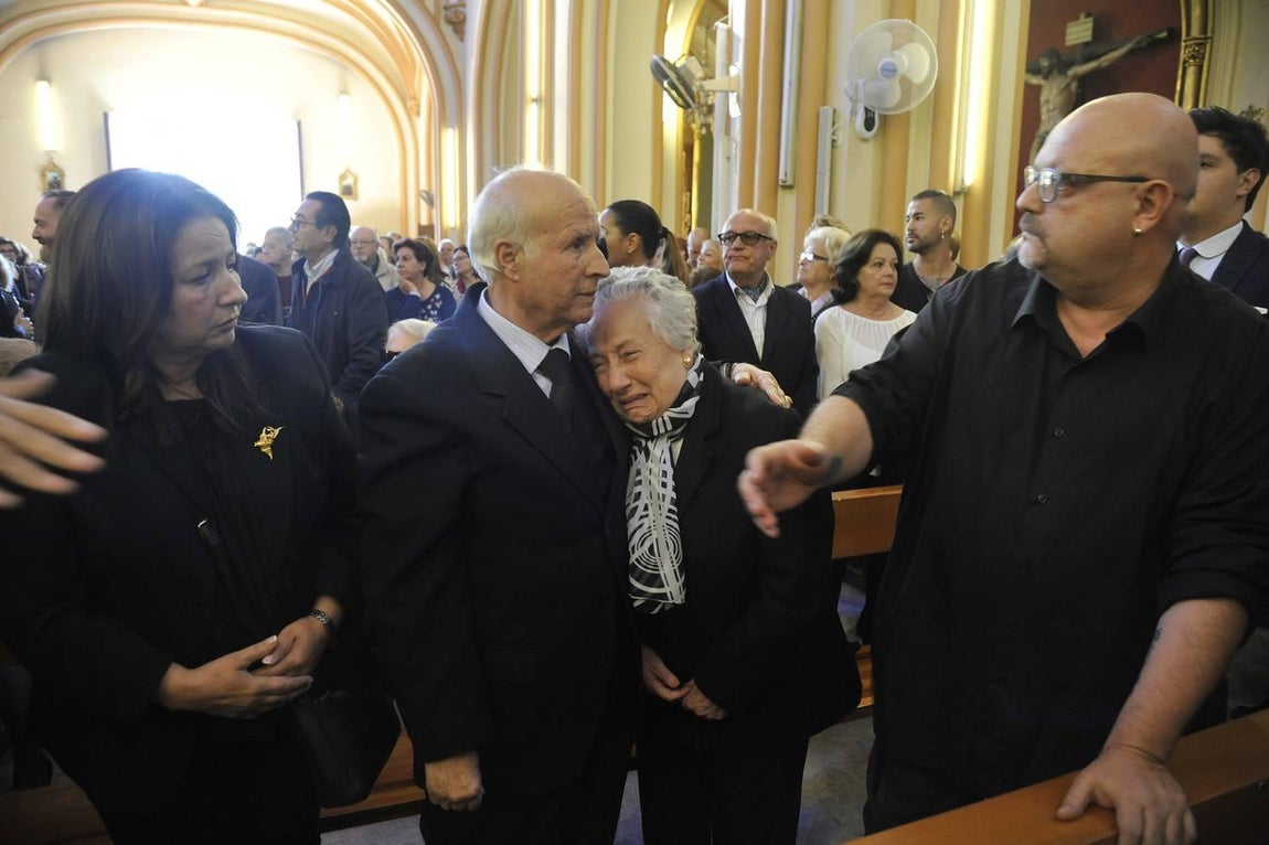 Paz Padilla, Bigote Arrocet y Manolo Sarria despiden a Chiquito de la Calzada