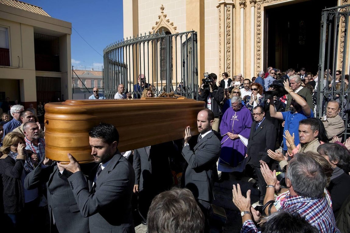 Paz Padilla, Bigote Arrocet y Manolo Sarria despiden a Chiquito de la Calzada