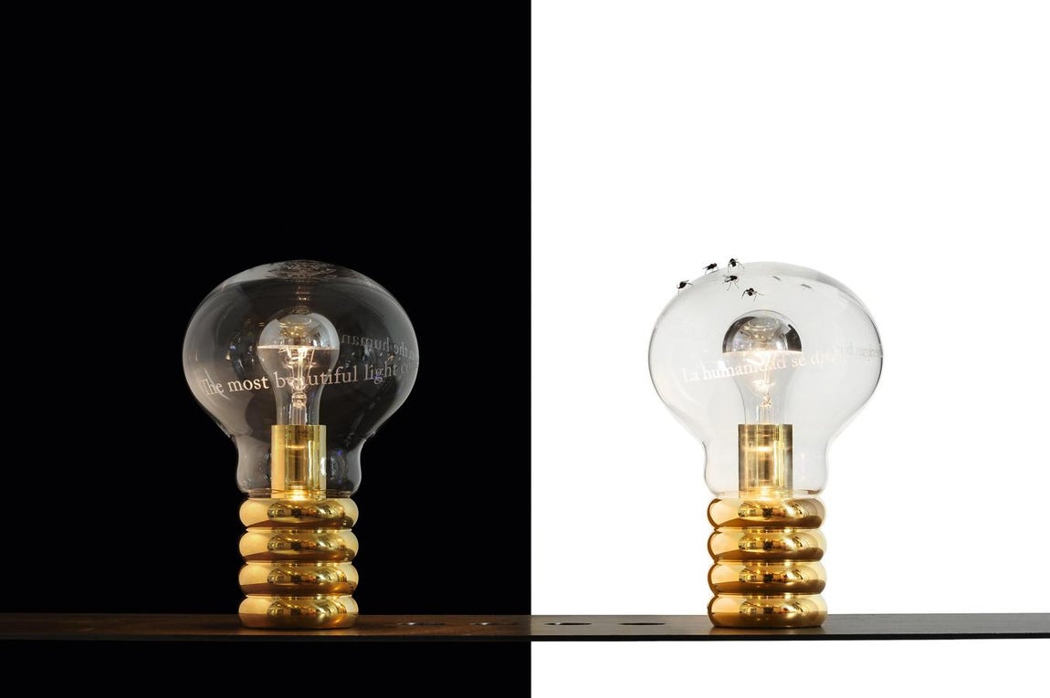 Bulb. La otra pieza se llama «Bulb Limited Fly» y en su parte superior hay figuras de moscas hechas a mano en cristal. Solamente se fabricaron 12 piezas, disponibles bajo petición