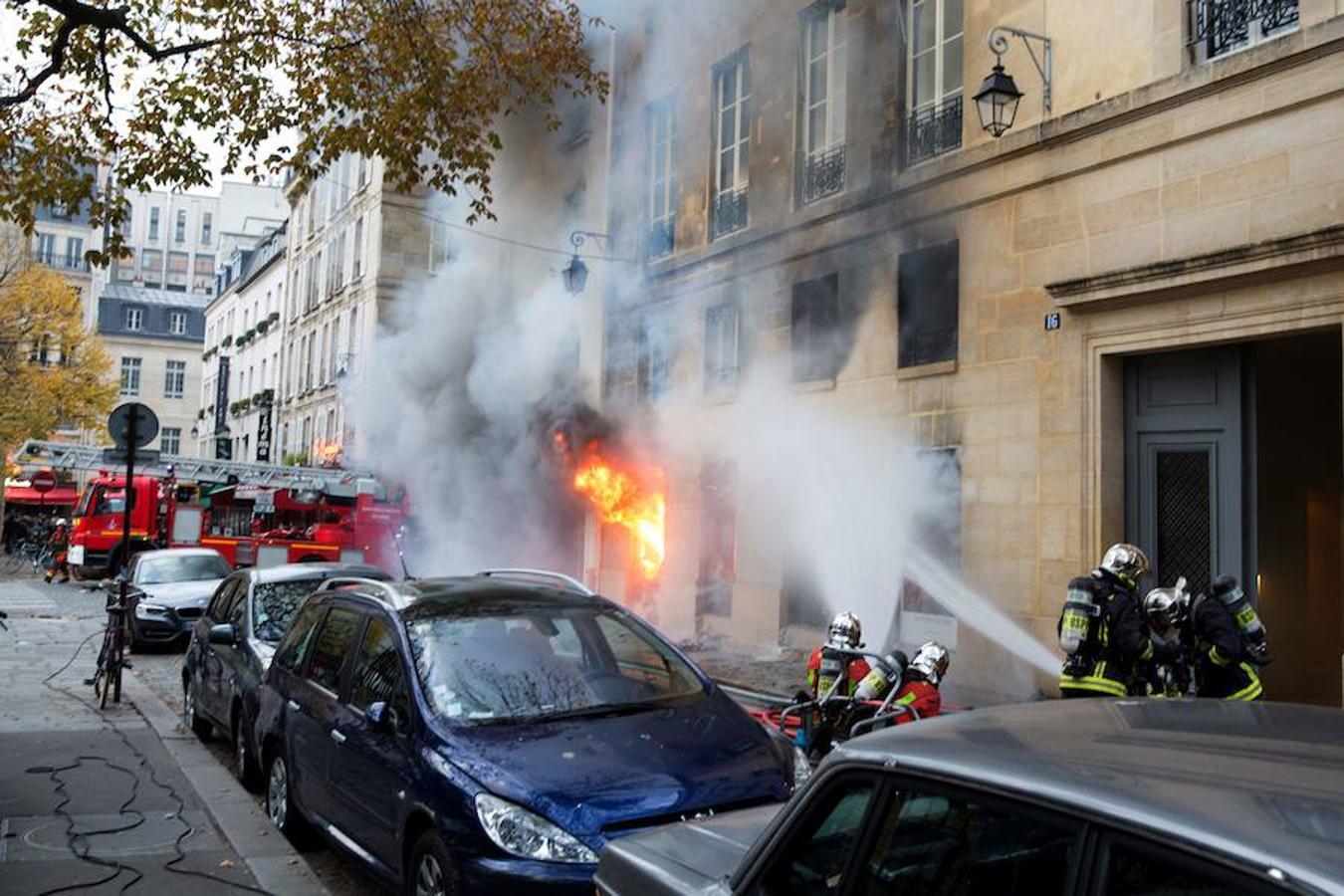 Un incendio ha devastado la librería «La hune», una de las más conocidas de París. Karim Daher (AFP)