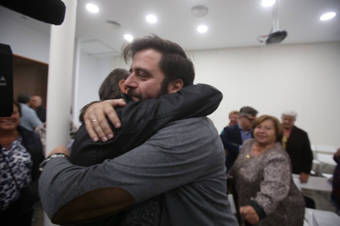 Fran González reelegido líder de los socialistas gaditanos frente a Blanca Flores