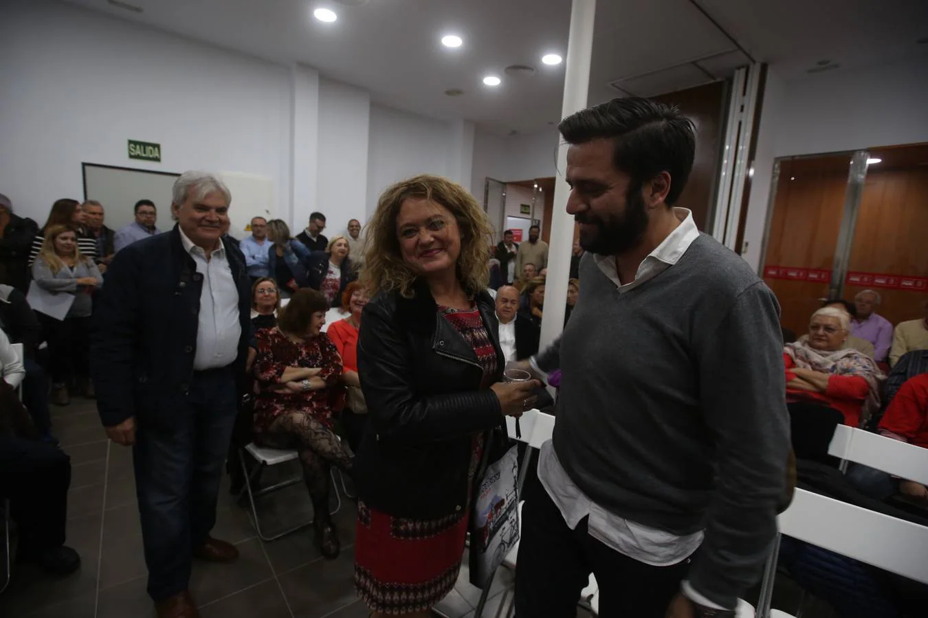 Fran González reelegido líder de los socialistas gaditanos frente a Blanca Flores