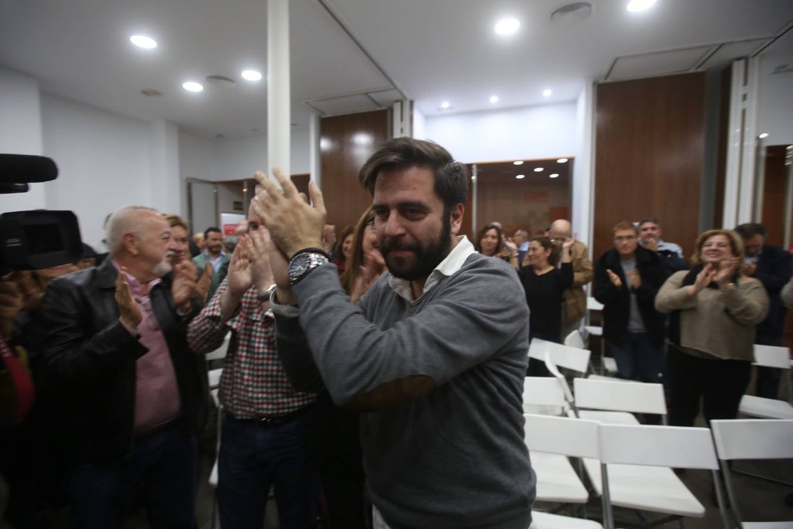 Fran González reelegido líder de los socialistas gaditanos frente a Blanca Flores
