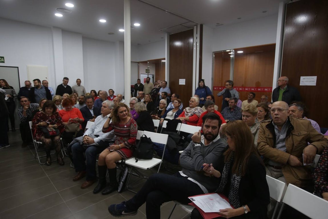 Fran González reelegido líder de los socialistas gaditanos frente a Blanca Flores