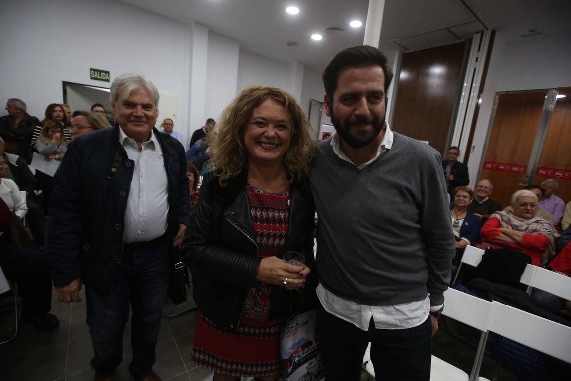 Fran González reelegido líder de los socialistas gaditanos frente a Blanca Flores