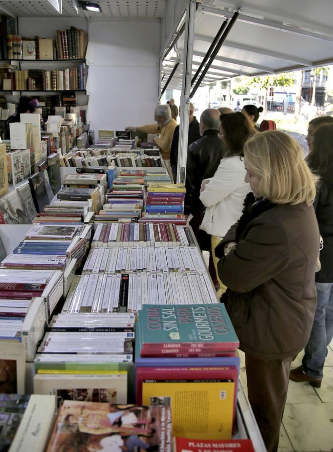 La Feria del Libro Antiguo de Sevilla, en imágenes