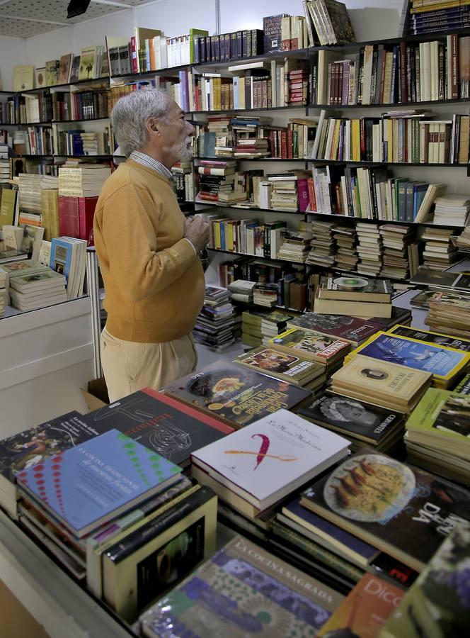 La Feria del Libro Antiguo de Sevilla, en imágenes