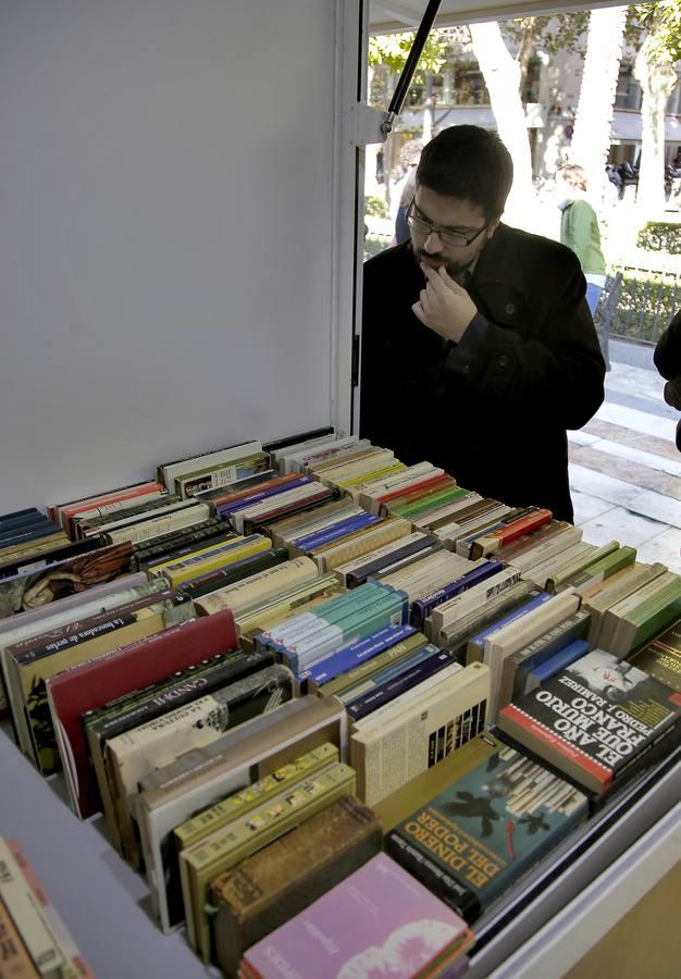 La Feria del Libro Antiguo de Sevilla, en imágenes