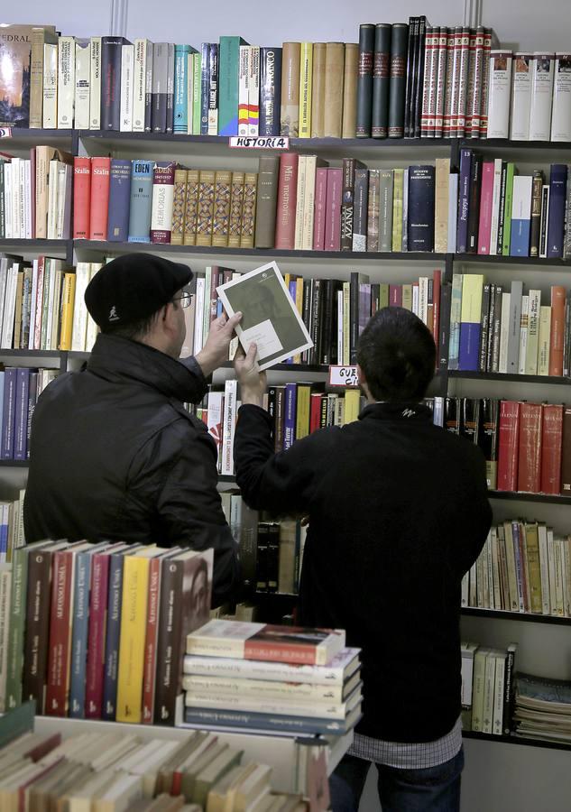 La Feria del Libro Antiguo de Sevilla, en imágenes