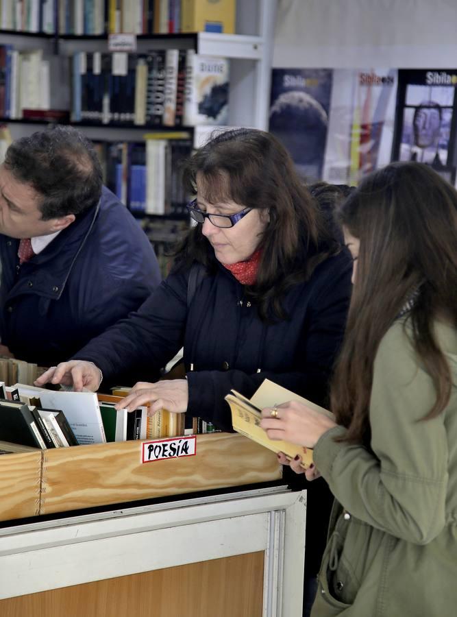 La Feria del Libro Antiguo de Sevilla, en imágenes