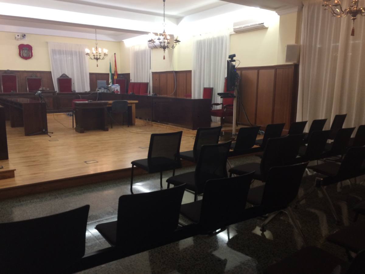 La sala que acogerá el juicio de los ERE, en imágenes