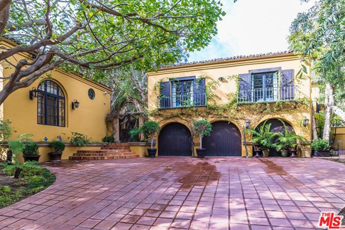 Una mansión de lujo. Uno de los miembros más jóvenes del clan Kardashian, Kendall Jenner, se ha comprado su propia mansión con sólo 22 años. Una ostentosa expresión de su poder adquisitivo