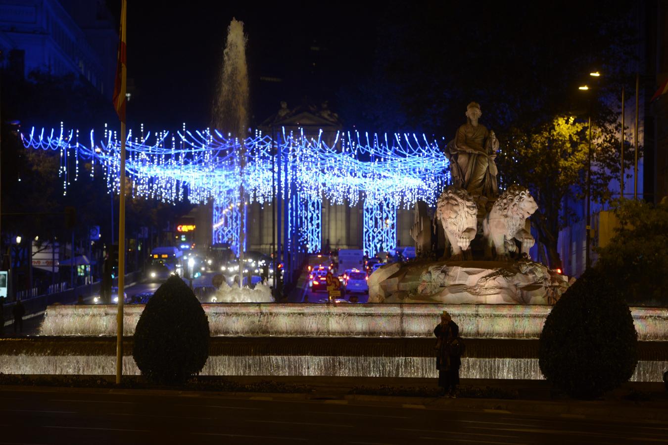 Marta Higueras, la alcaldesa en funciones, ha sido la encargada de dar la señal: «Madrileños, madrileñas, todos los visitantes, disfrutad de las luces».. 