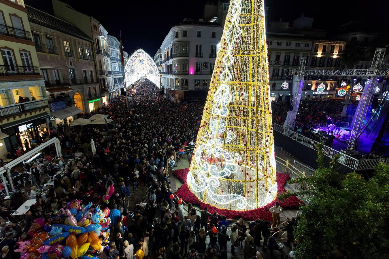Málaga enciende su espectacular bóveda de luces navideñas