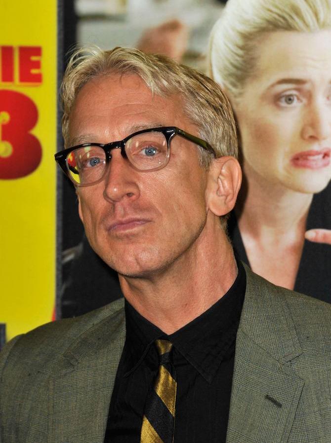 Andy Dick. A dos actrices les tocó los genitales y a otras las besó sin su permiso. El actor acaba de ser despedido de «Raising Buchanan». 